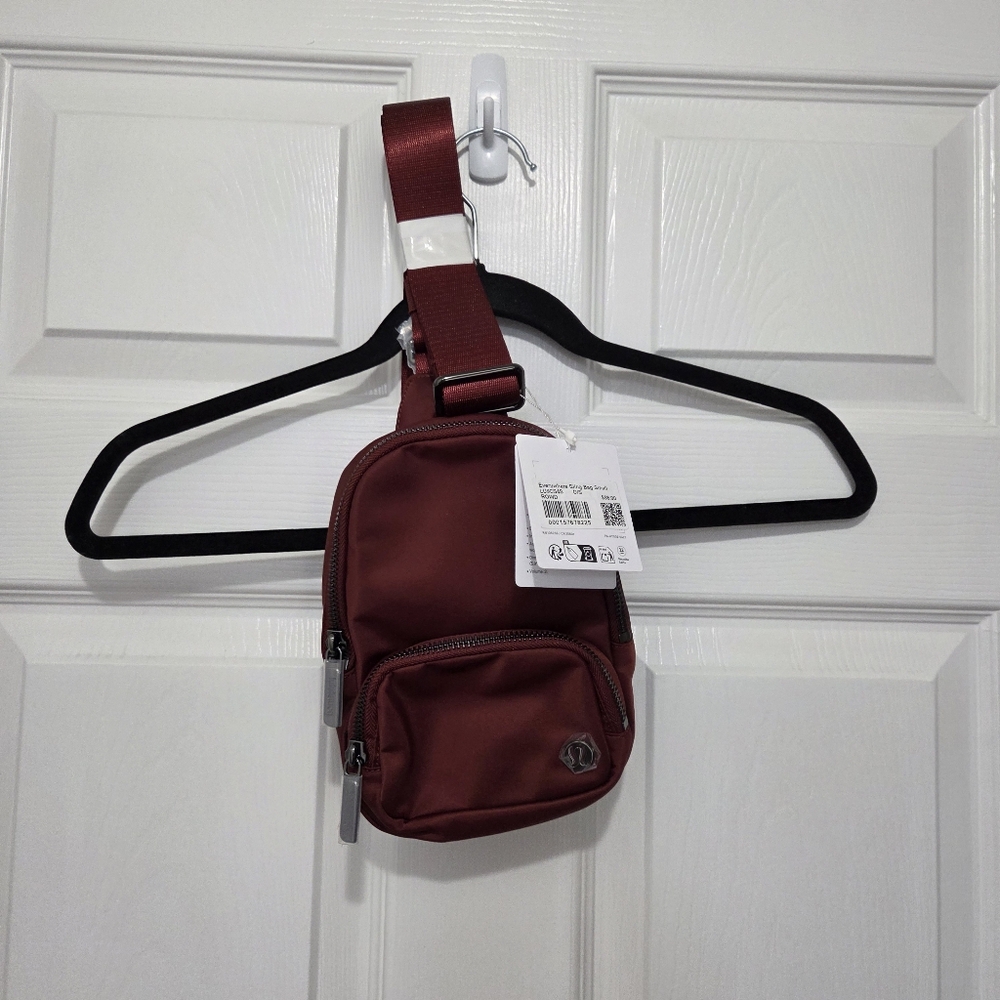 Lululemon Everywhere Sling Bag Small 2L- Rockwood - Picture 5 of 8